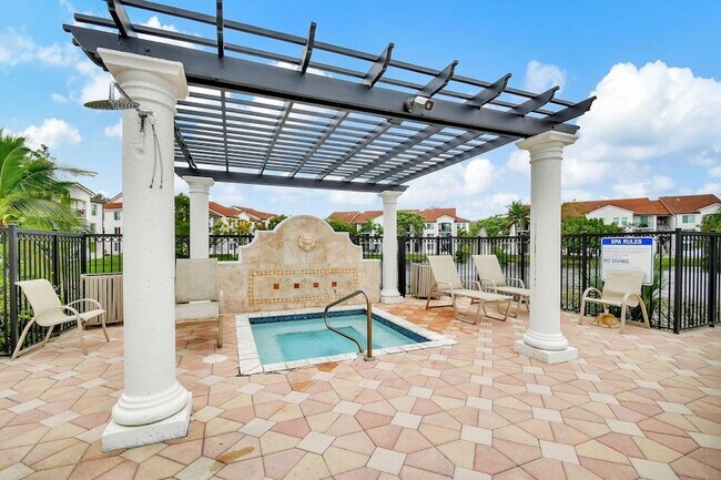 Building Photo - 923 Villa Cir