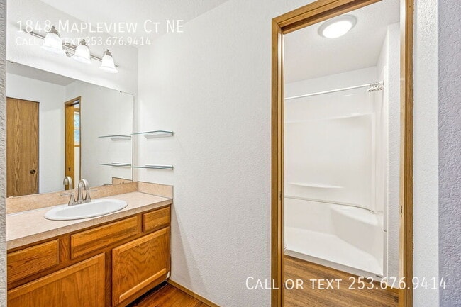 Building Photo - 1848 Mapleview Ct NE