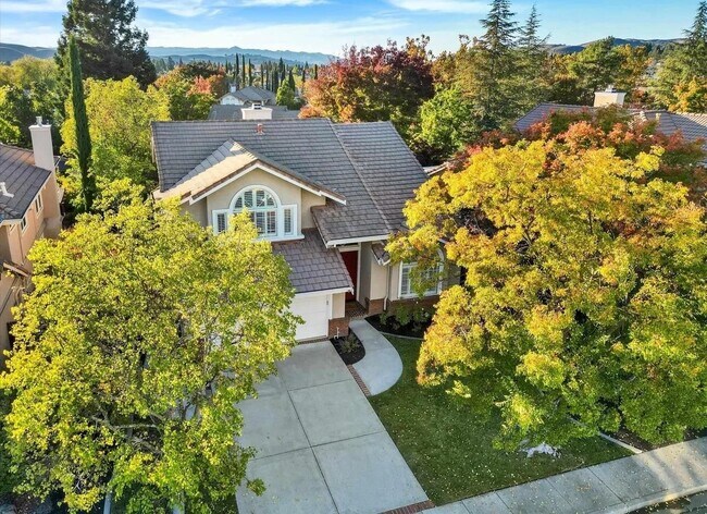 Building Photo - 539 Zenith Ridge Dr