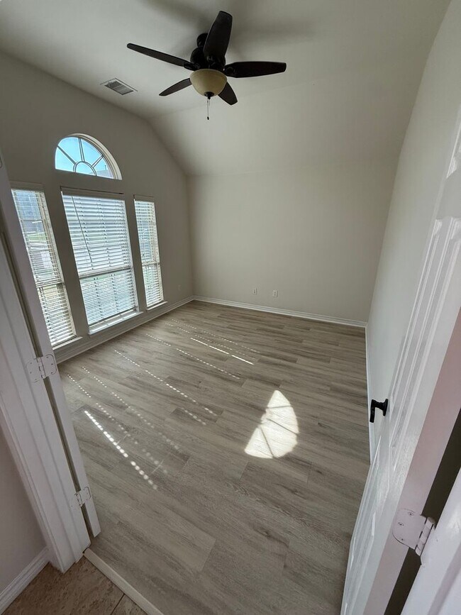 Building Photo - $800.00 off 1st month Rent!! Spectacular H...