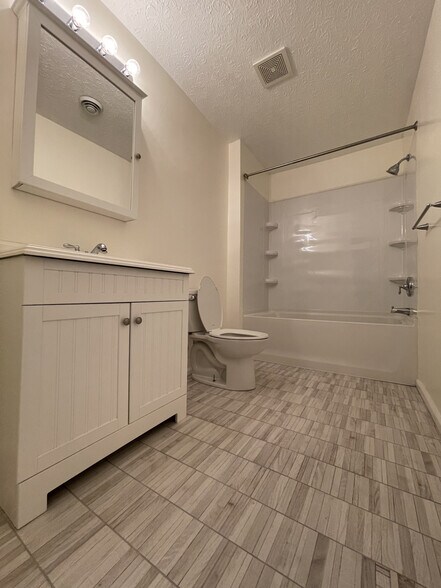 Building Photo - 2092 W 42nd St