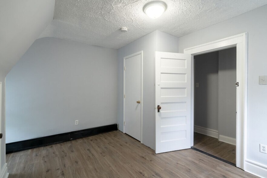 Building Photo - 105 Shepard Ave