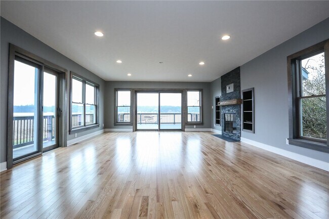 Building Photo - 1370 Bay Shore Blvd