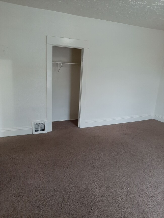 Building Photo - (1614 8th Ave)