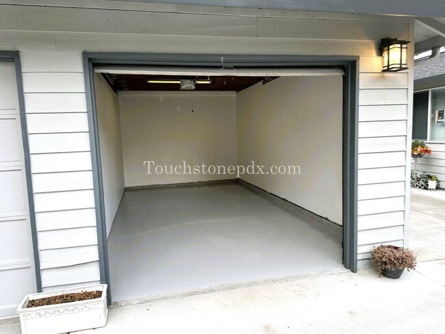 Building Photo - 119 SE Sweetbriar Ln