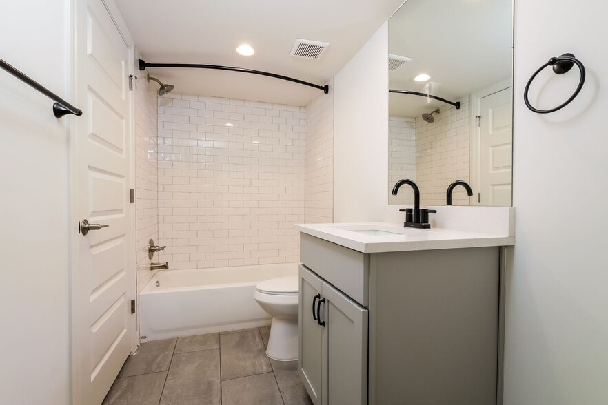 Building Photo - 16157-16165 Fontana St