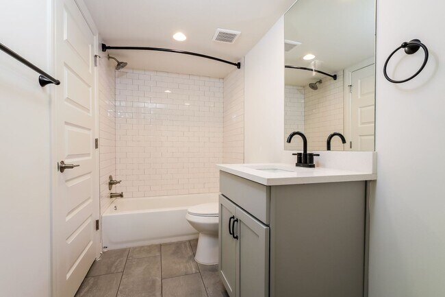 Building Photo - 16173 Fontana St