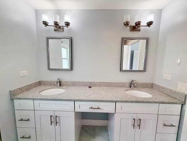 Building Photo - 213 Vintage Ln