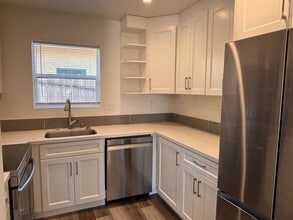 Building Photo - 25-29 Rockwood Ct
