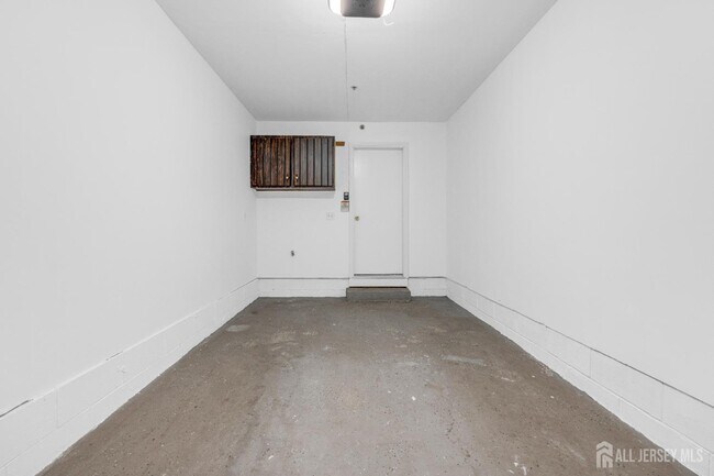 Building Photo - 21 Inverness Dr