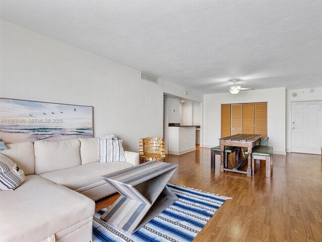 Building Photo - 10350 W Bay Harbor Dr