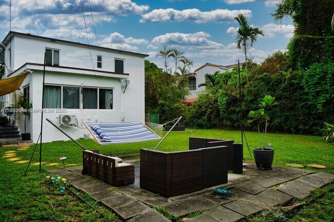 Building Photo - 3770 SW 27th St