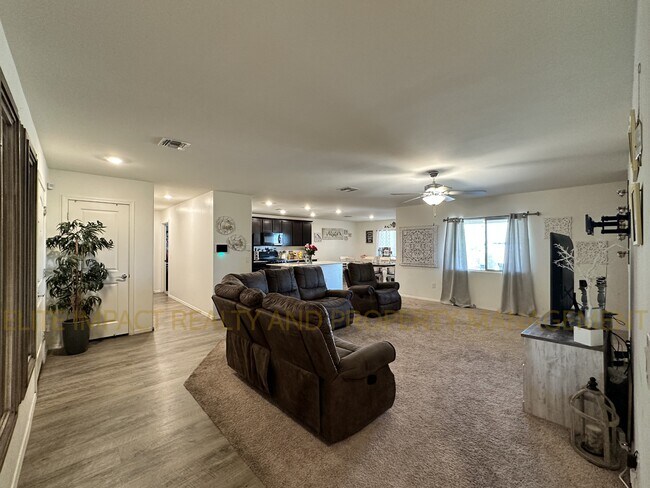 Building Photo - 6948 S Victor Dr