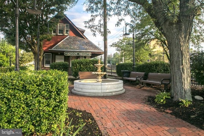 Building Photo - 1305 Sylvan Dr