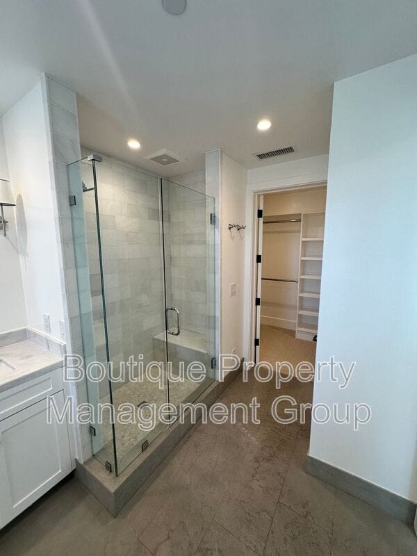 Building Photo - 514 Avocado Ave