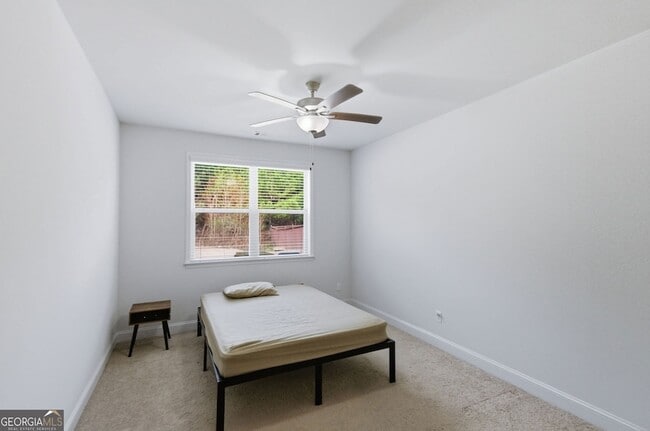 Building Photo - 1415 Dahlia Dr