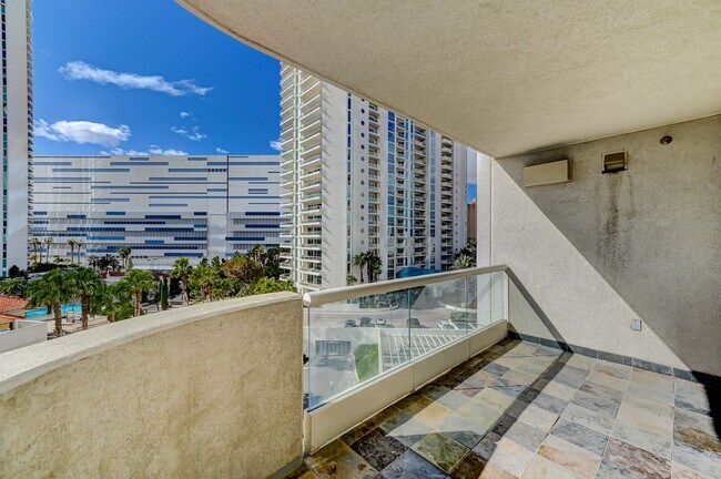Building Photo - FABULOUS TURNBERRY TOWERS ONE STREET FROM ...