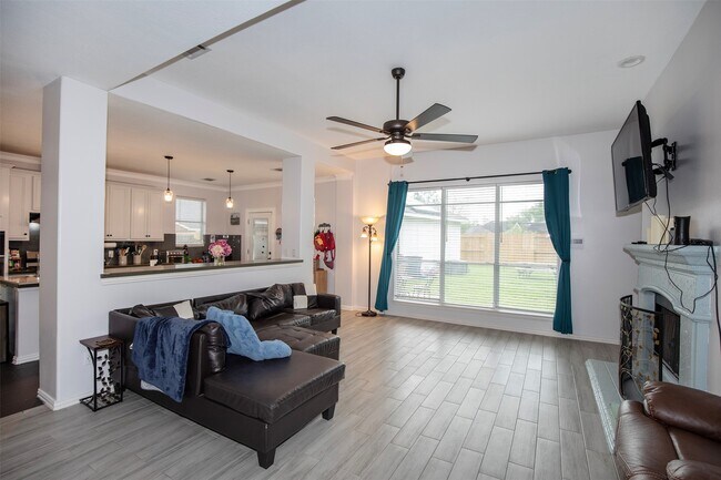 Building Photo - 601 Canyon Crest Dr