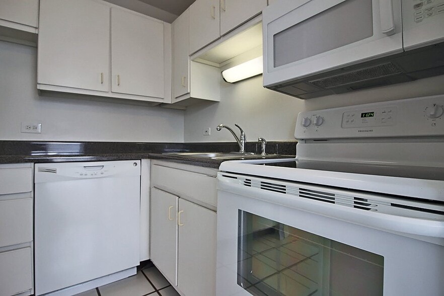 Building Photo - 73 E Scott St