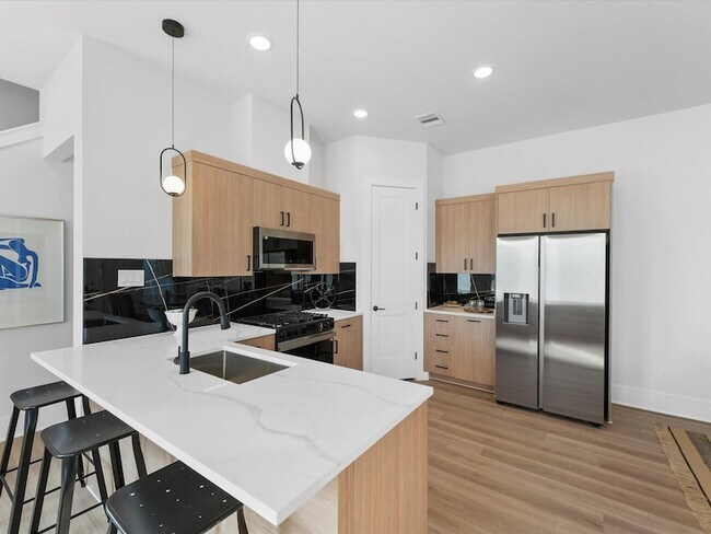 Building Photo - 5317 Teodoro Ln