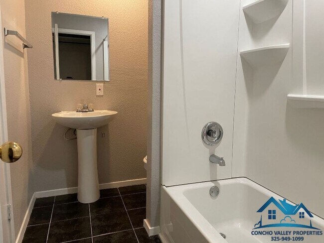 Building Photo - 1225 Kenwood Dr