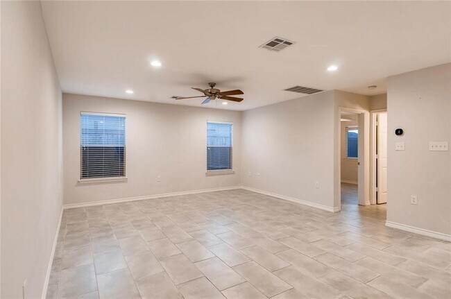 Building Photo - Spacious 4 Bed 3 Bath Rental with Modern Touches in Austin