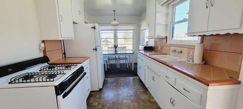 Building Photo - 16911 Glenetta Way