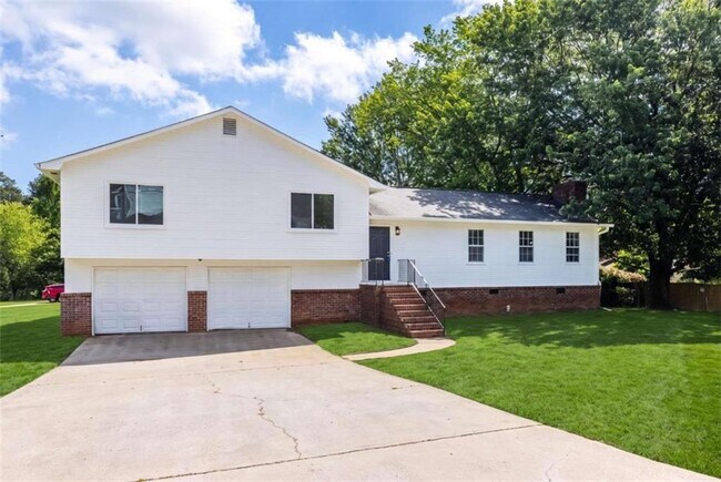Building Photo - 2250 Ridge Forest Dr