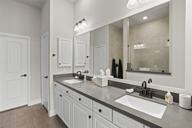 Building Photo - 10122 Water Harbor Dr