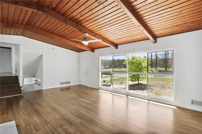 Building Photo - 3684 Northlake Dr