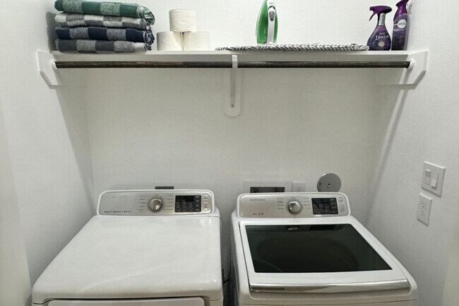 Building Photo - 929 Marjorie St