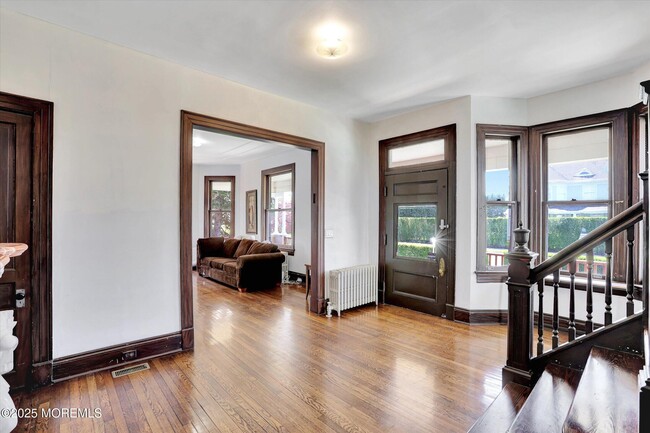 Building Photo - 307 Spier Ave