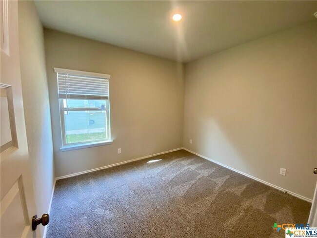 Building Photo - 2445 Ayers Dr