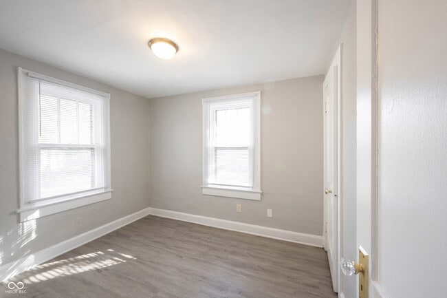 Building Photo - 915 N Drexel Ave