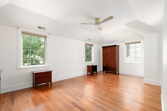 Building Photo - 9445 Avers Ave