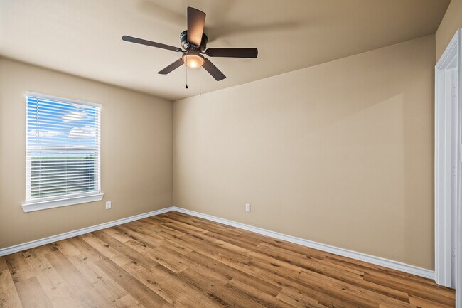 Building Photo - Modern 3/2 in New Deal ISD