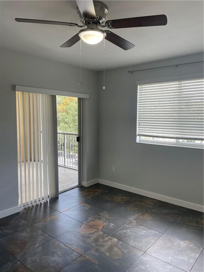 Building Photo - 2640 S University Dr