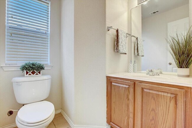 Building Photo - 537 Golden Creek Dr