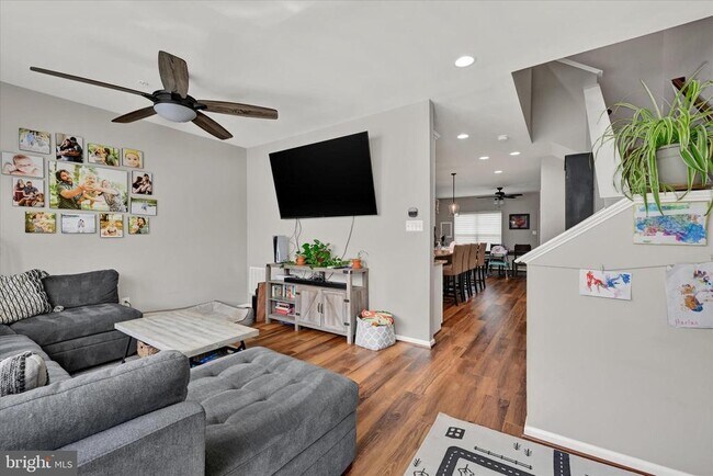 Building Photo - 7650 Lyndon Ct