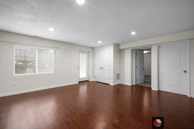 Building Photo - 3864 E Clubhouse Ln