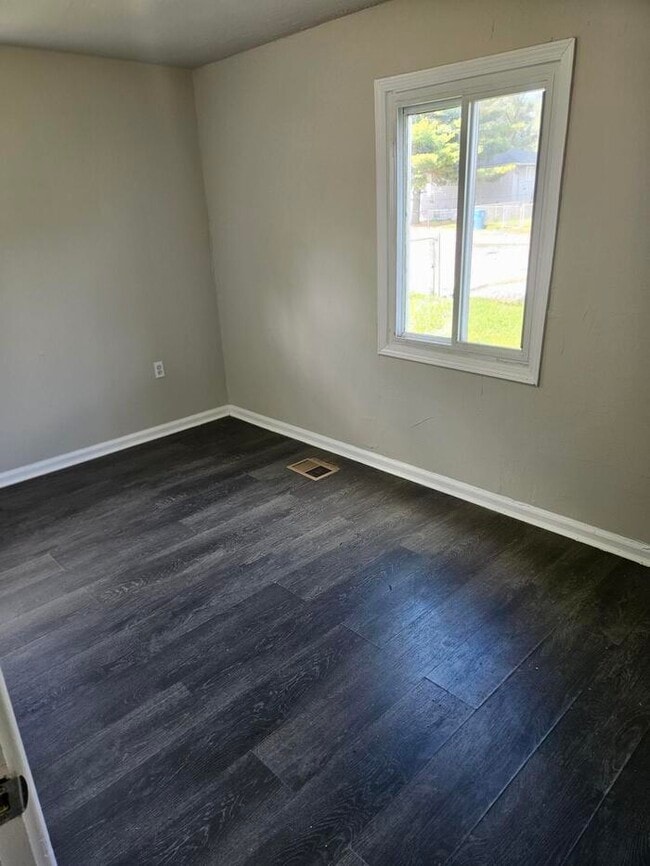 Building Photo - 2 Bedroom home for rent