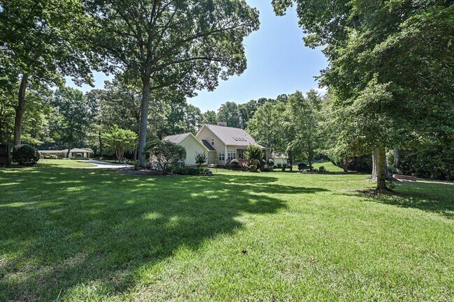 Building Photo - 8729 Riverwood Rd