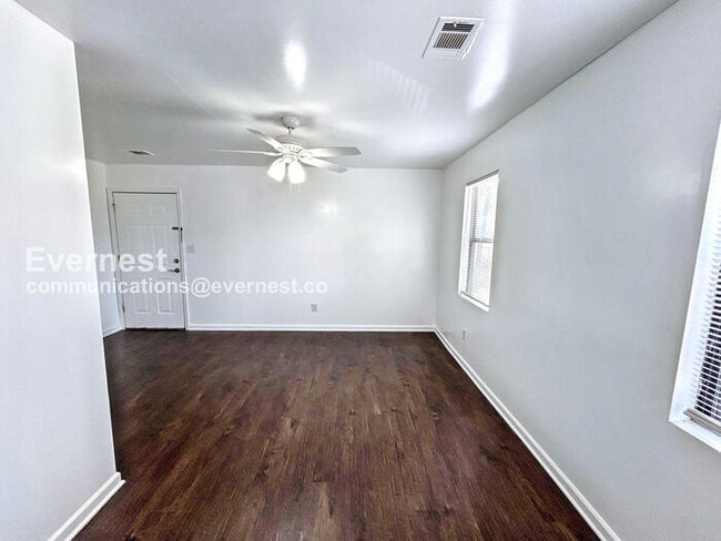 Building Photo - 393 Annie St