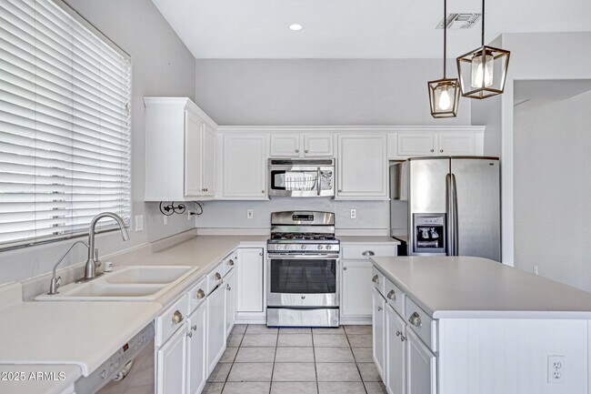 Building Photo - 2236 W Periwinkle Way