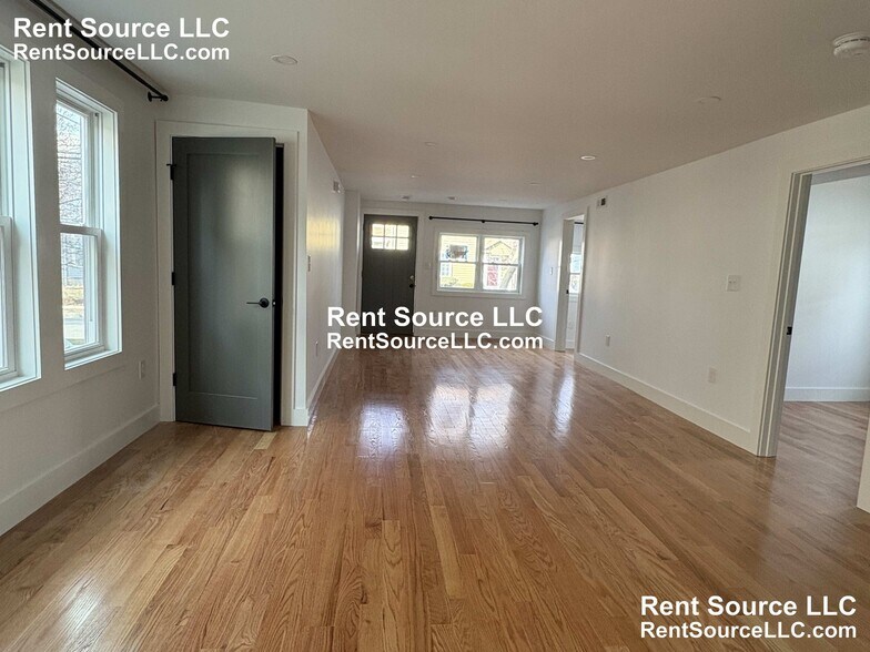 Building Photo - 52 Cotting St