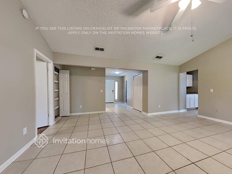 Building Photo - 158 Annandale Dr E
