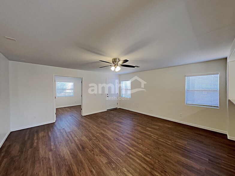 Building Photo - 12433 W Willow Ave