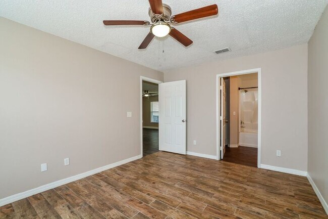 Building Photo - 3756 Dartford Dr