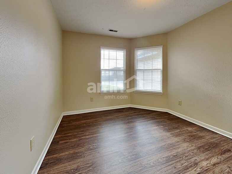 Building Photo - 16938 Maraschino Dr