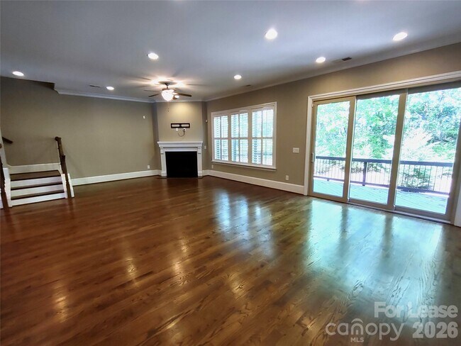 Building Photo - 6432 Fairway Row Ln